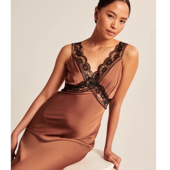Abercrombie & Fitch Abercrombie Satin Slip Midi Dress in Bronze and Black Lace - Picture 3 of 7